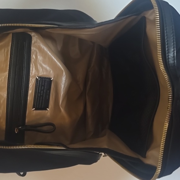 Caraa Studio Bag Small in Black Leather - Gold Hardware - Picture 9 of 10